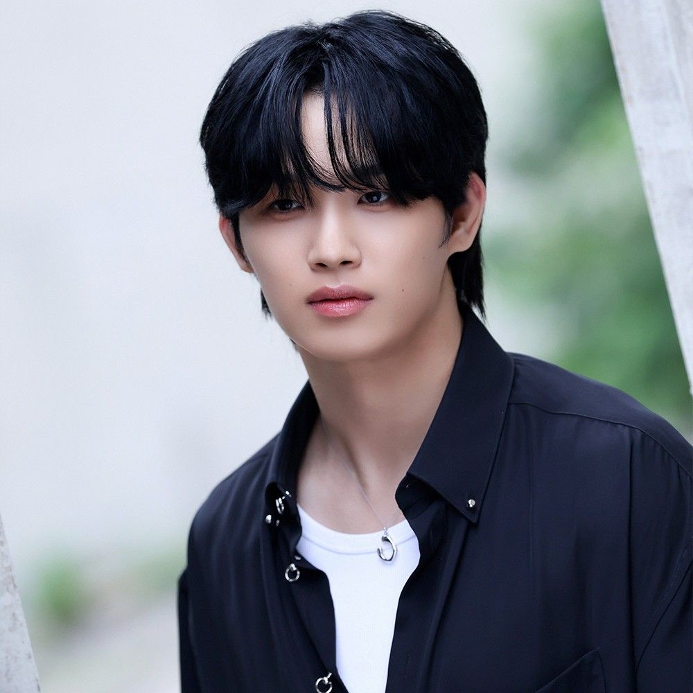 Behind-the-scenes cut of Lim Hyunsik (BTOB)