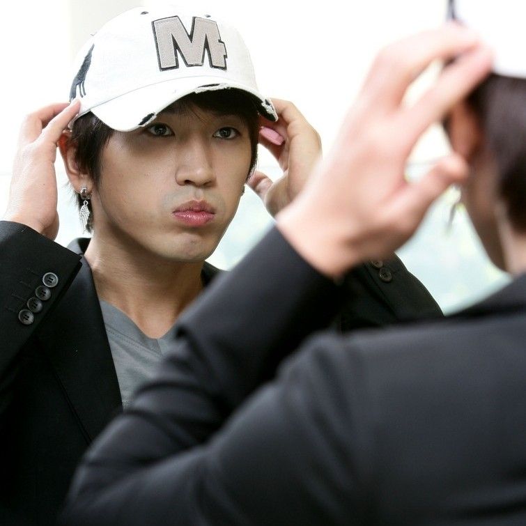 Latest photo of Lee Minwoo (SHINHWA)
