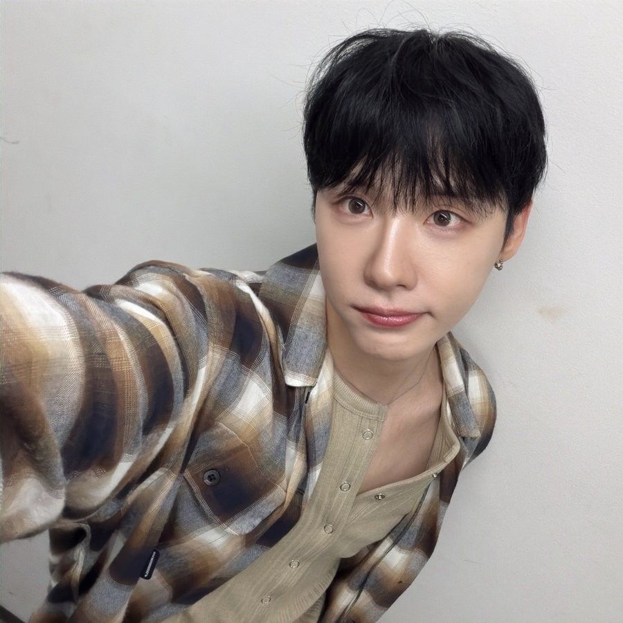 Latest photo of Jeon Woong (AB6IX)