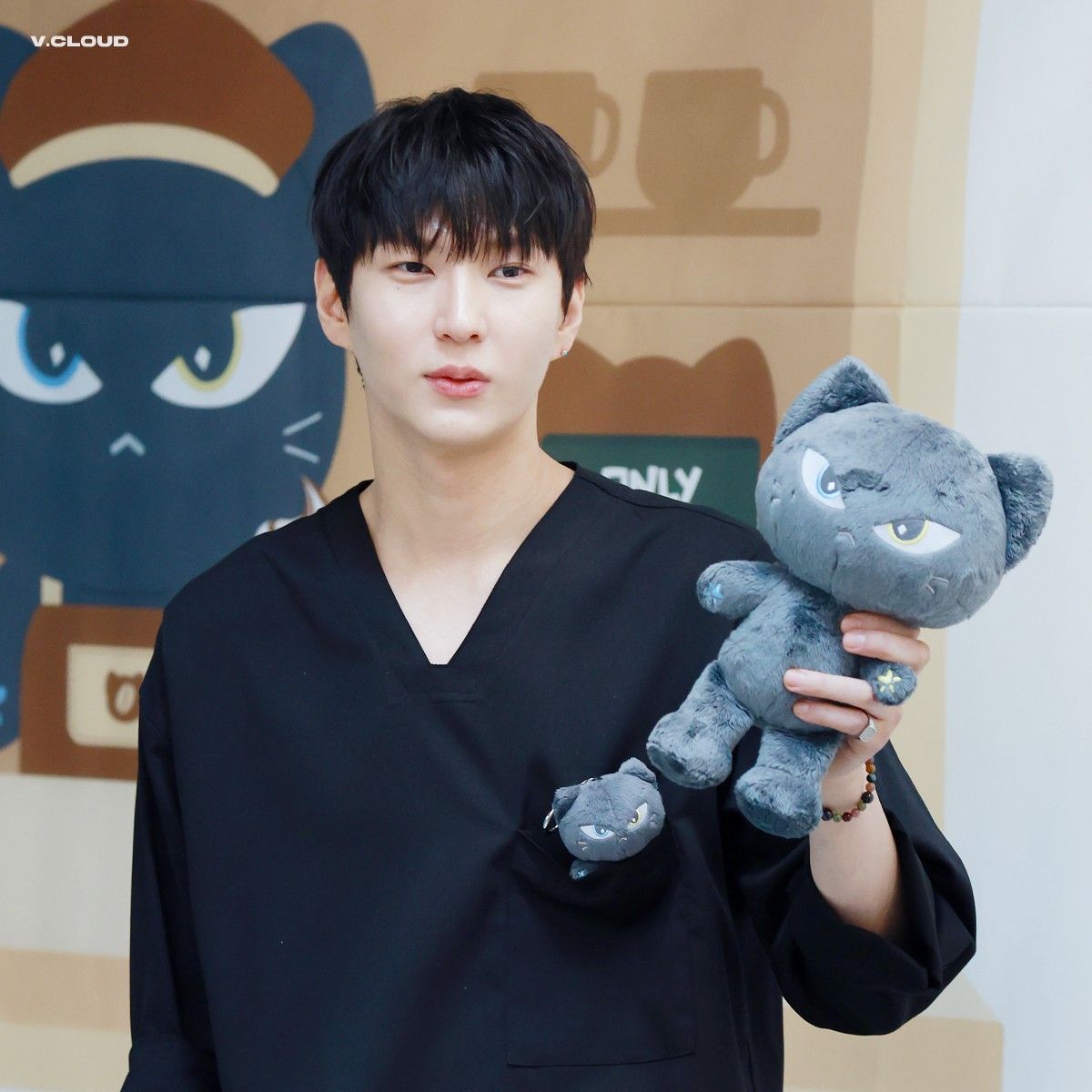 Latest photo of LEO (VIXX)