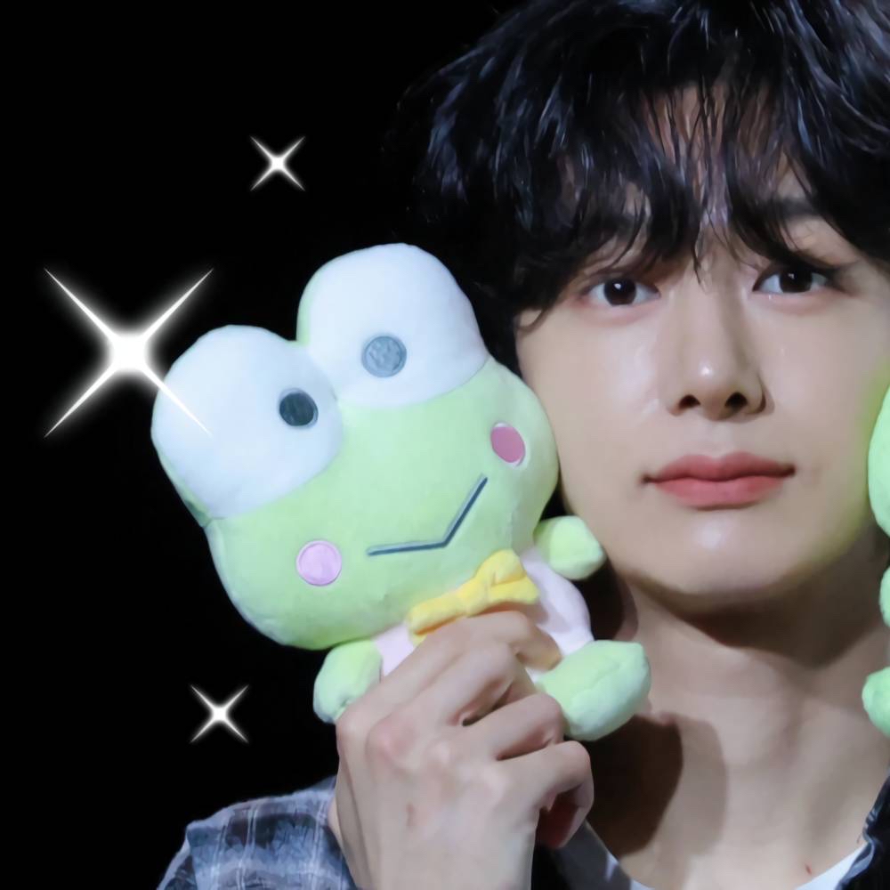 A moment captured by Hyungwon (MONSTA X)'s fan