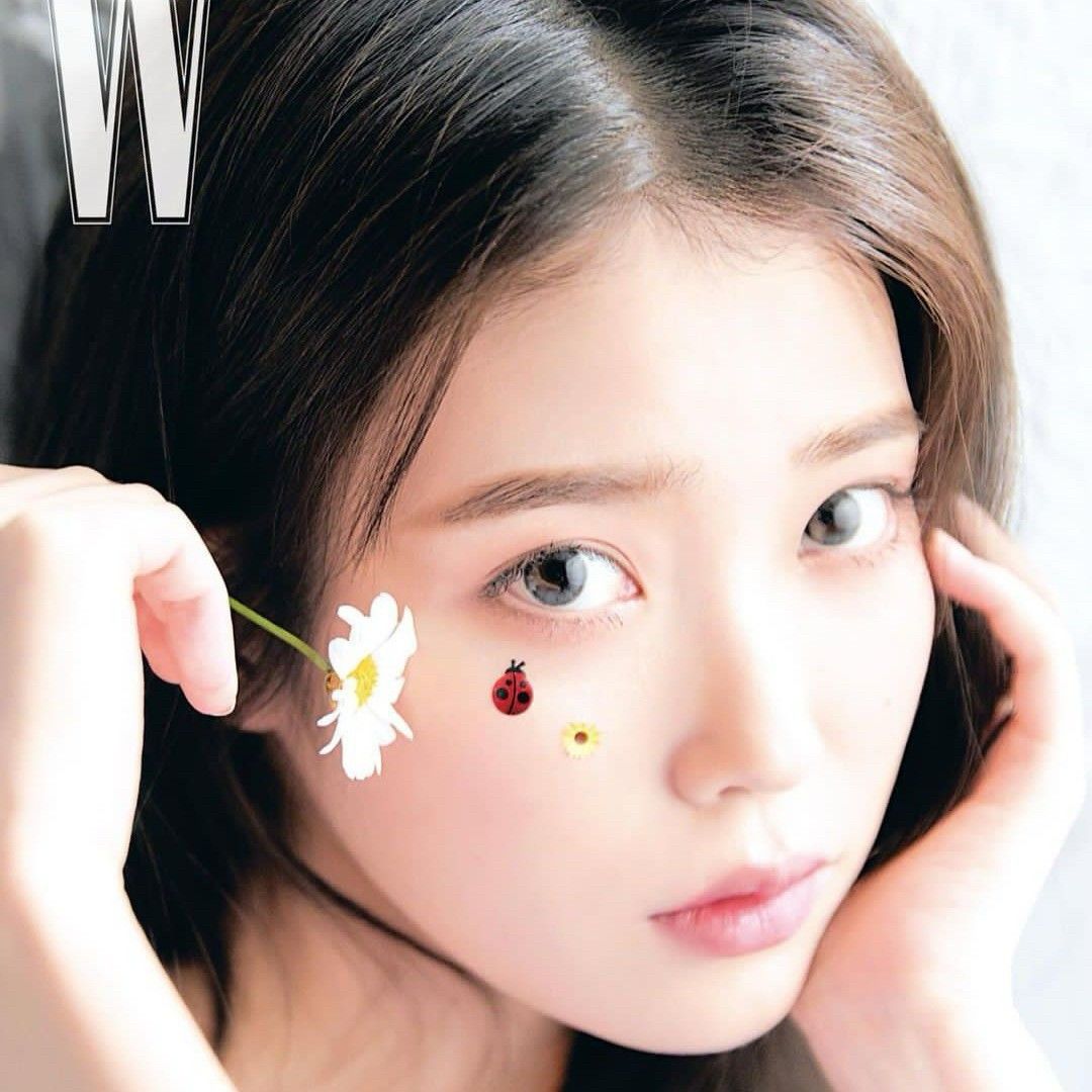 Behind-the-scenes cut of IU
