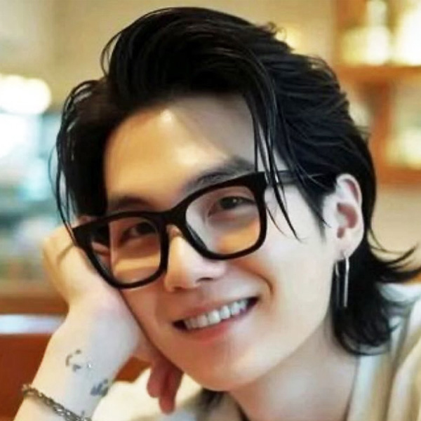 Potret di balik layar SUGA (BTS)