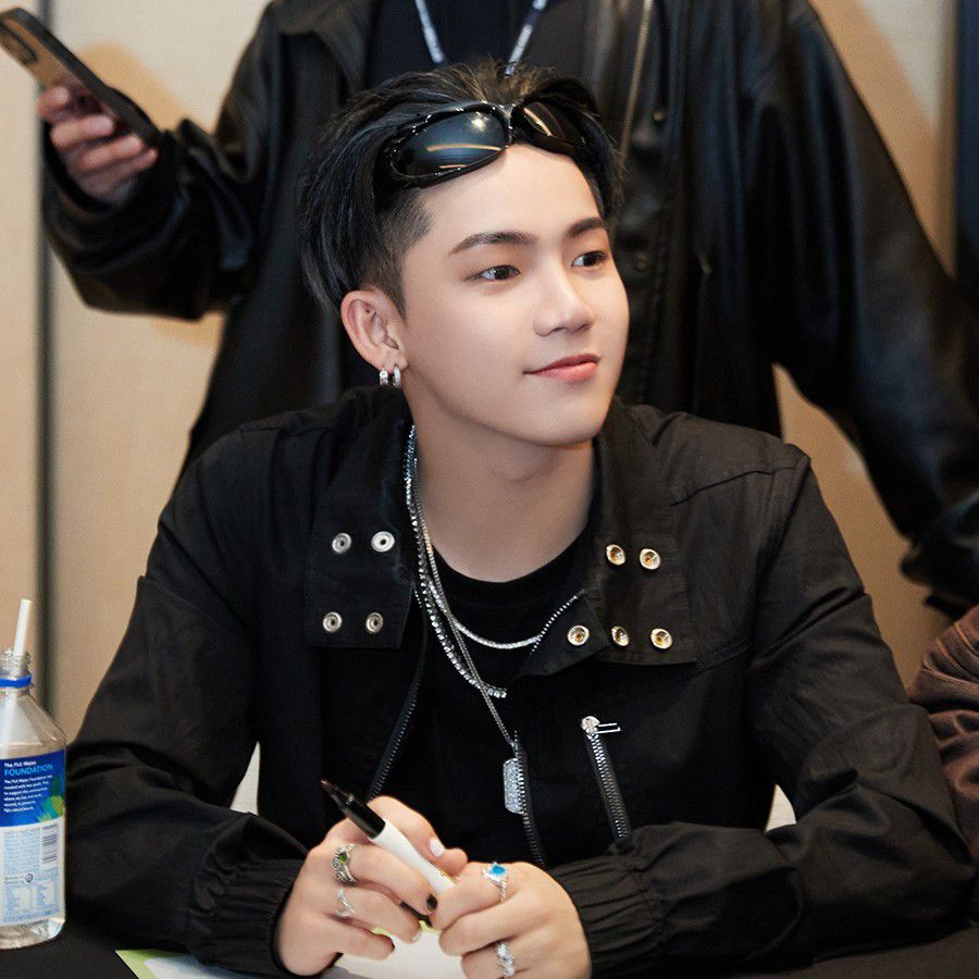 Behind-the-scenes cut of Choi Hyunsuk (TREASURE)