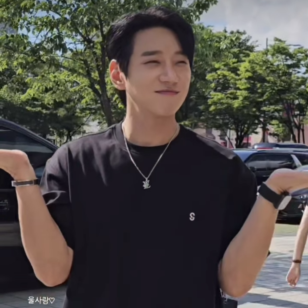 Foto aktivitas terbaru Hwang Chiyeol