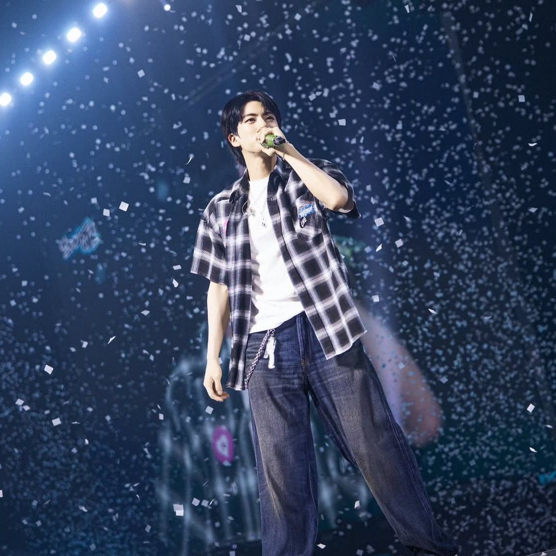 진 (방탄소년단) 최근 활동샷