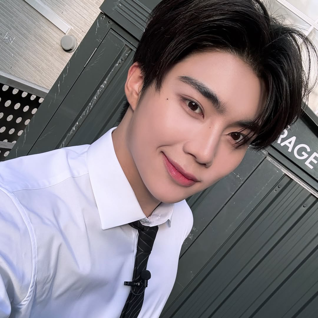 Recent activity shot of Park Gunwook (ZEROBASEONE)