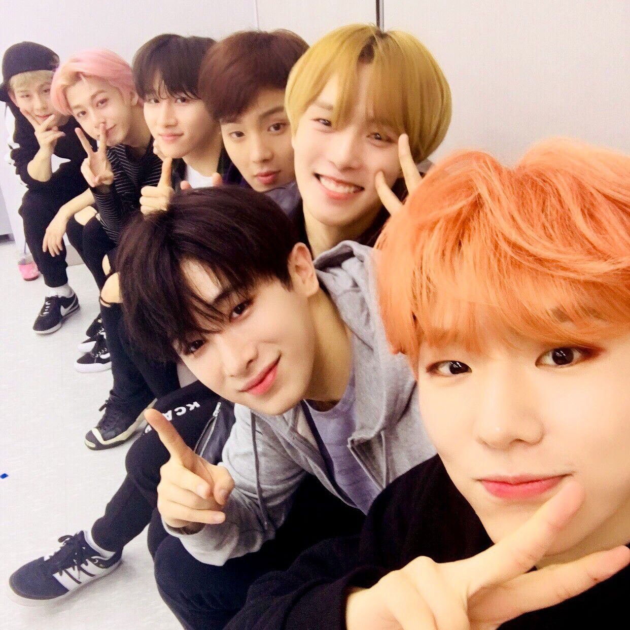 Foto aktivitas terbaru MONSTA X