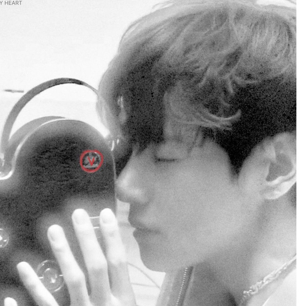 Foto terbaru V (BTS)