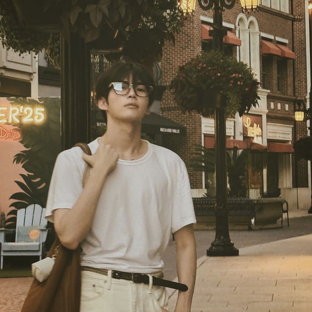 Recent activity shot of Sung Hanbin (ZEROBASEONE)