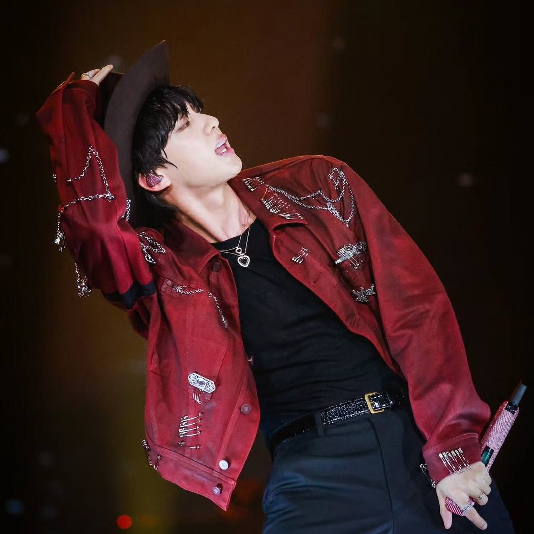 Behind-the-scenes cut of Jin (BTS)