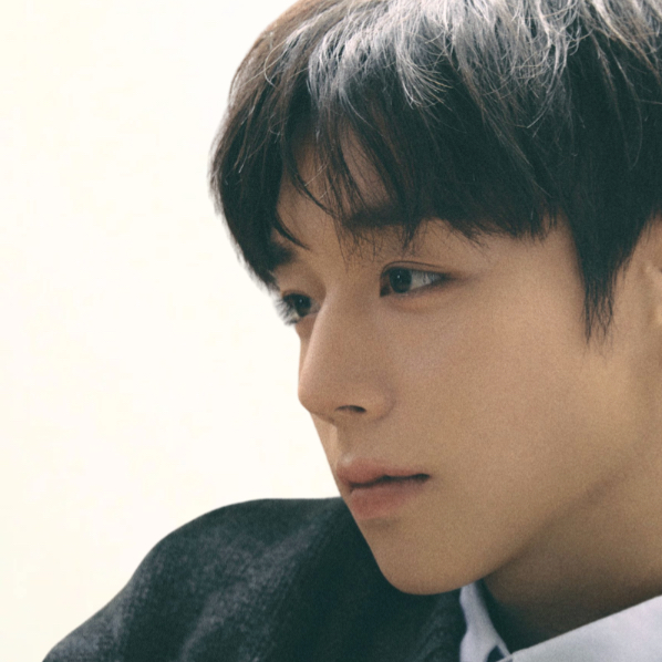 Behind-the-scenes cut of Park Jihoon