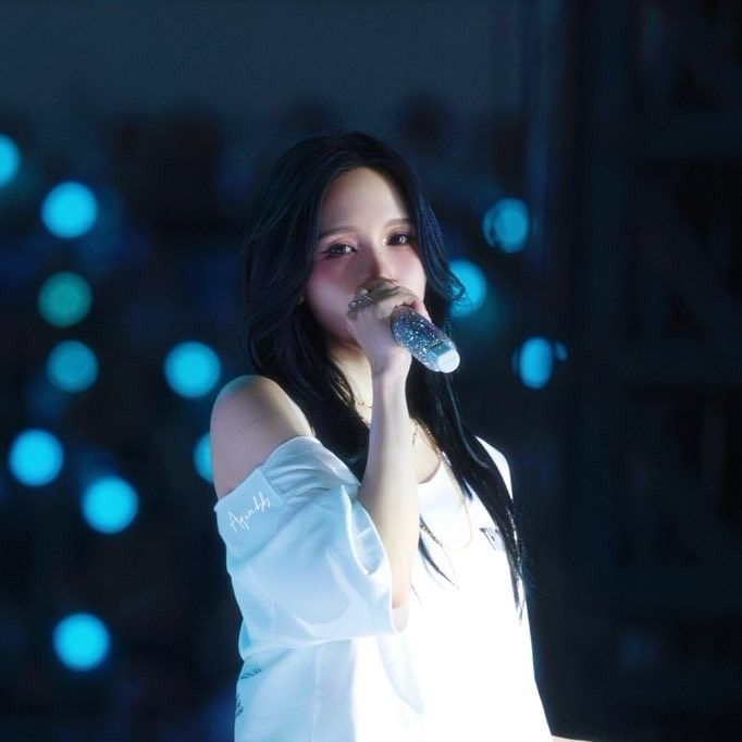 Foto terbaru Mina (TWICE)