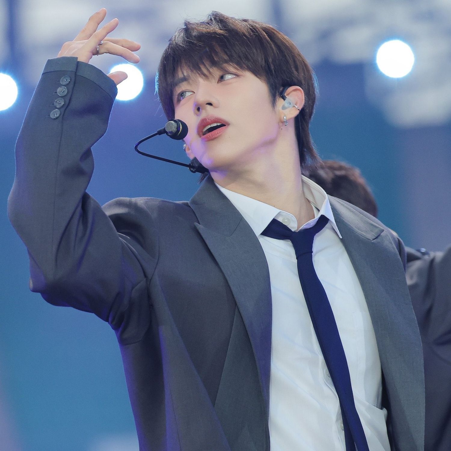 A moment captured by JL (AHOF)'s fan