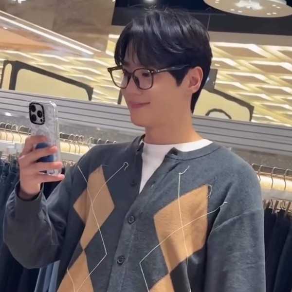 Foto perwakilan Lee Junyoung yang bersinar hari ini di Choeaedol