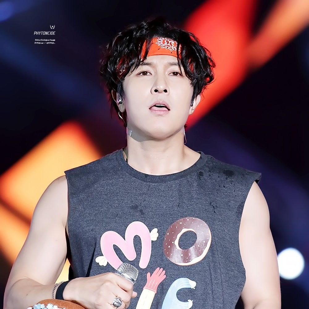 A moment captured by Kim Dongwan (SHINHWA)'s fan