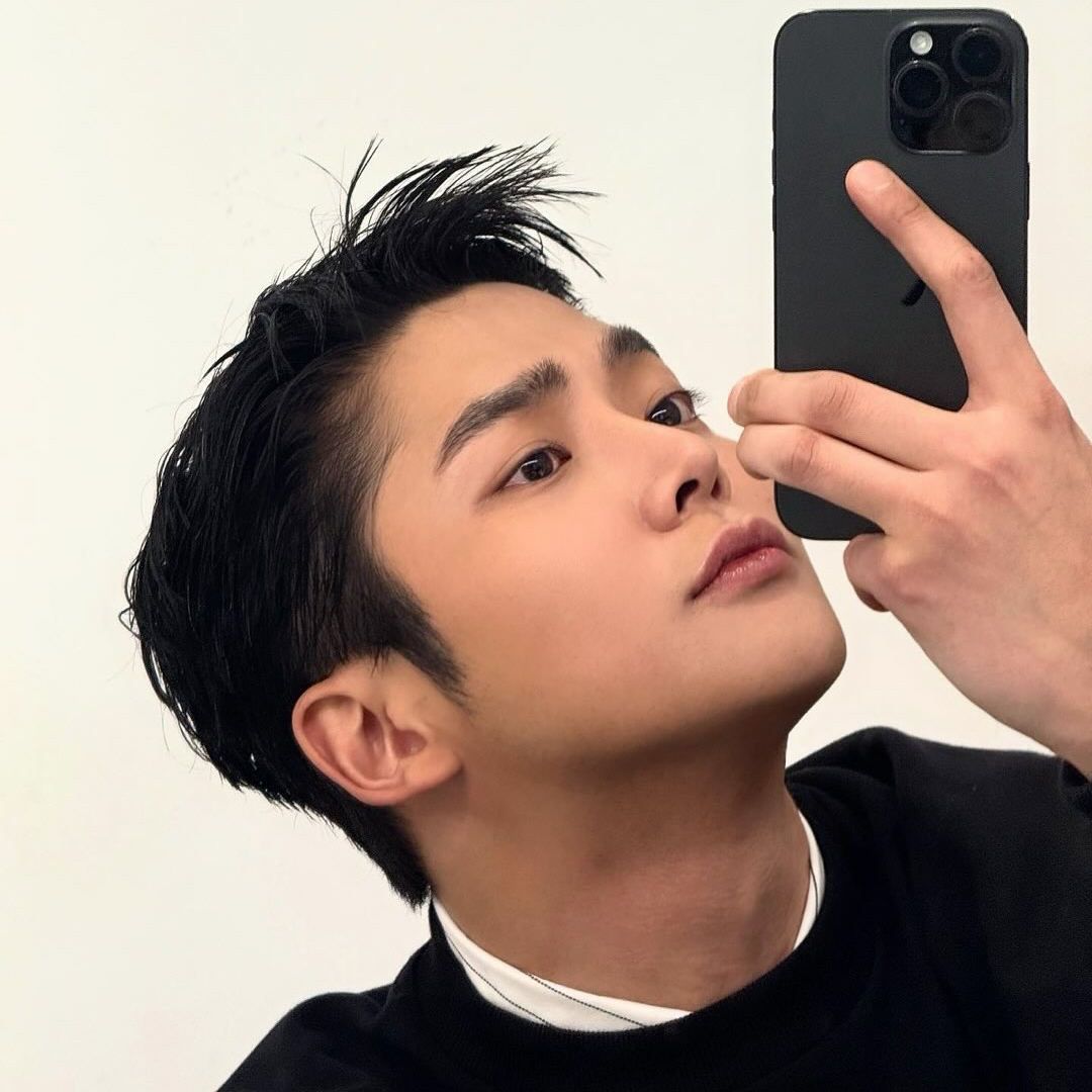 로운의 최신 사진