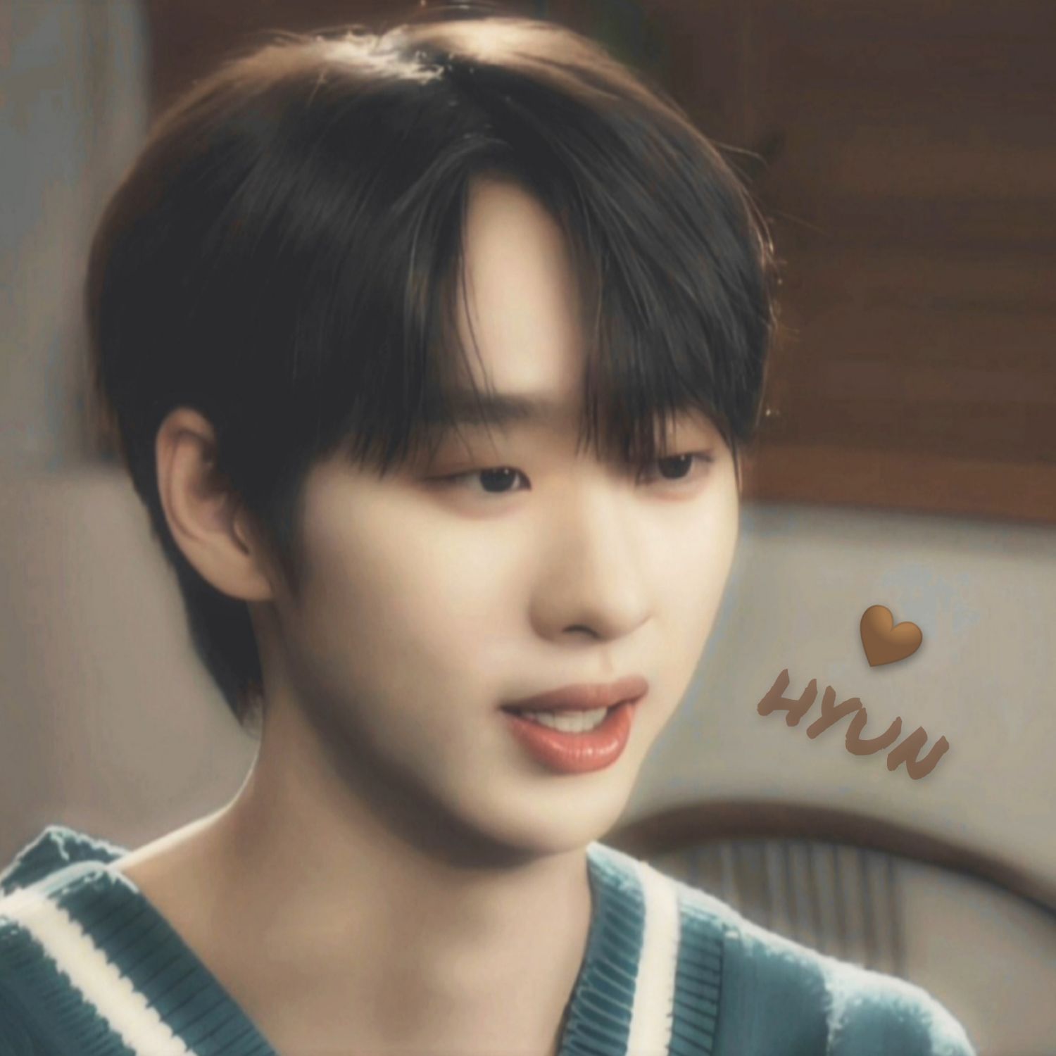 A moment captured by Hyun's fan