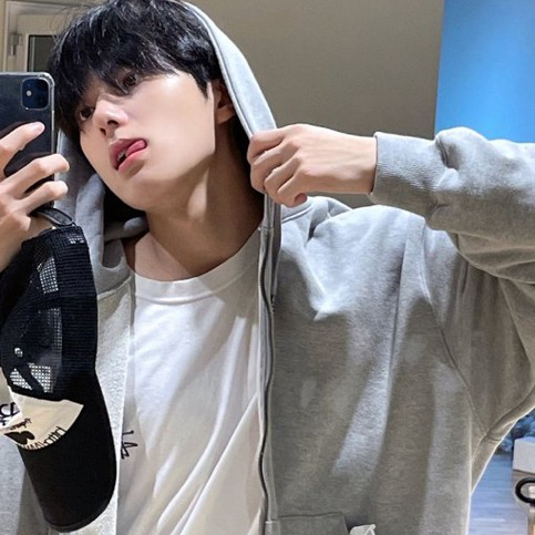 Latest photo of LEEJEONG (WHIB)