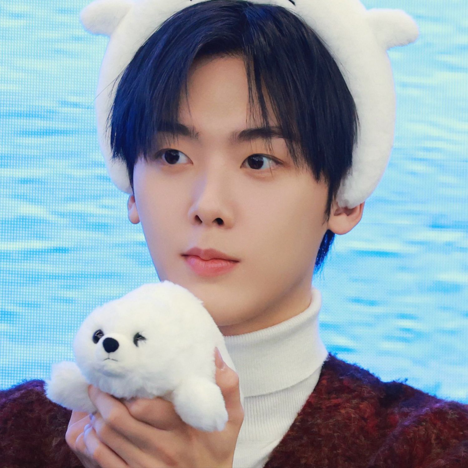 尹產賀 (ASTRO)的最新照片