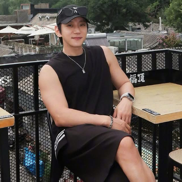 Behind-the-scenes cut of Hwang Chiyeol