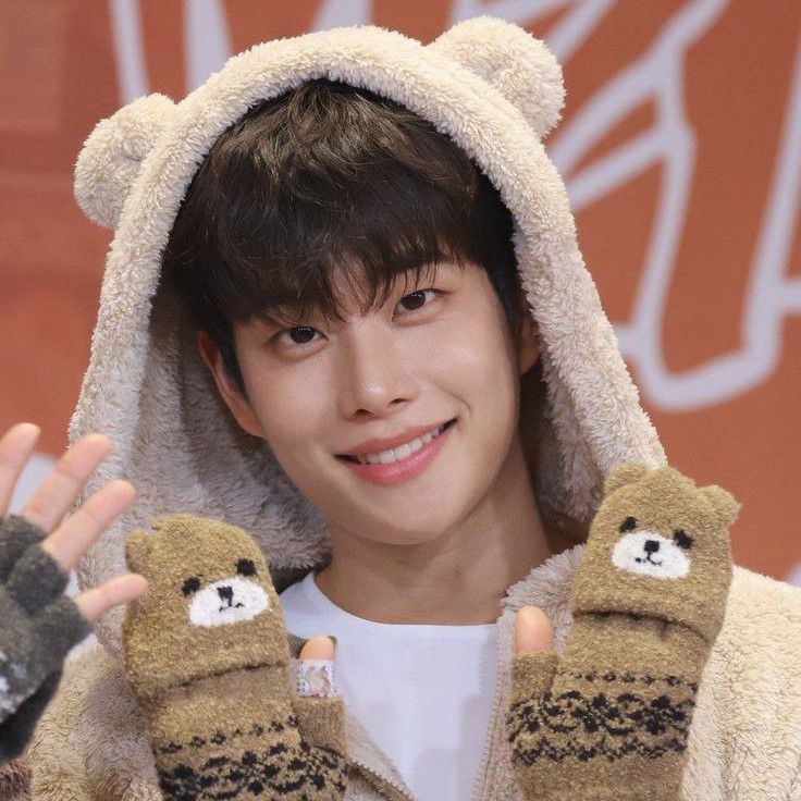 Behind-the-scenes cut of MJ (ASTRO)