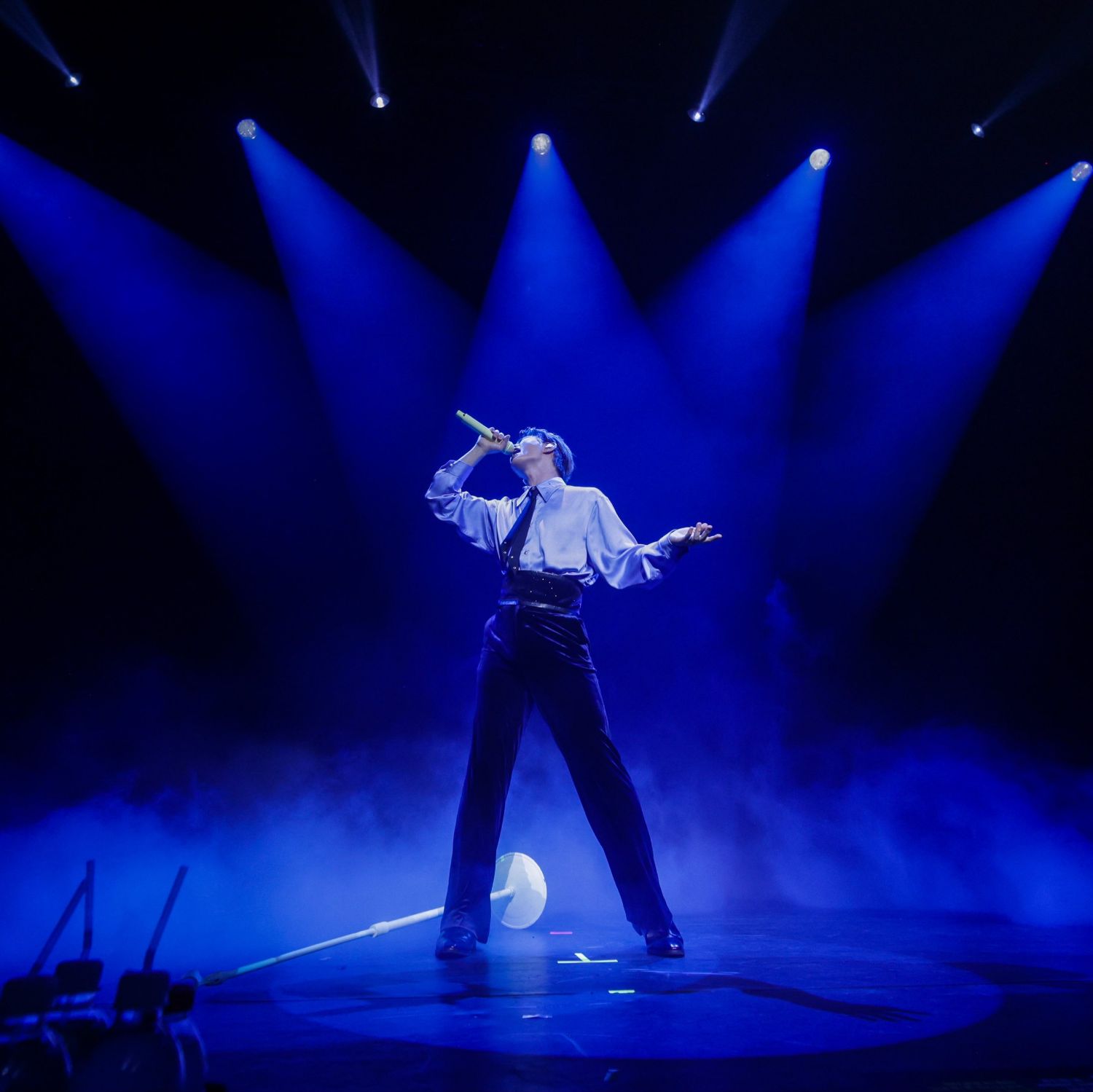 Behind-the-scenes cut of Onew (SHINee)