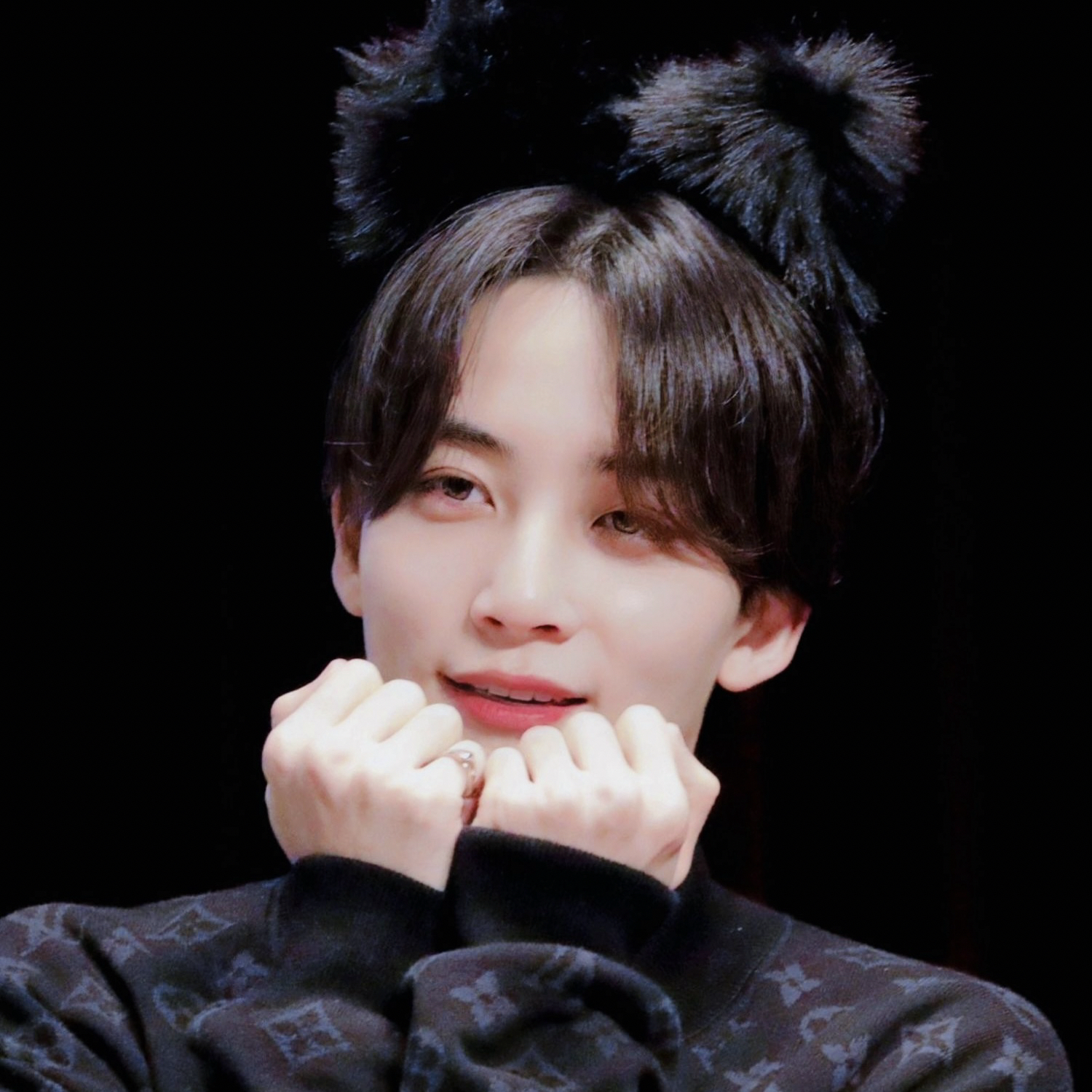 A moment captured by Jeonghan (SEVENTEEN)'s fan