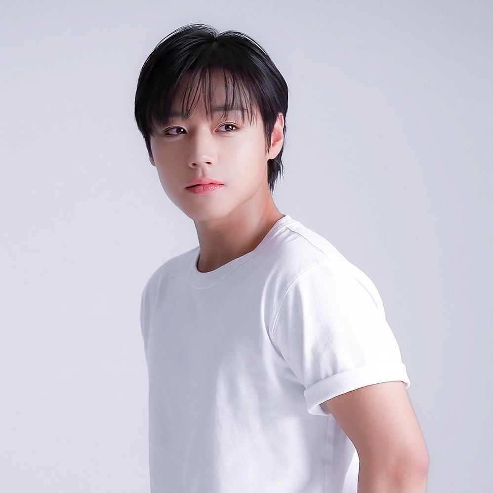 Foto aktivitas terbaru Park Jihoon