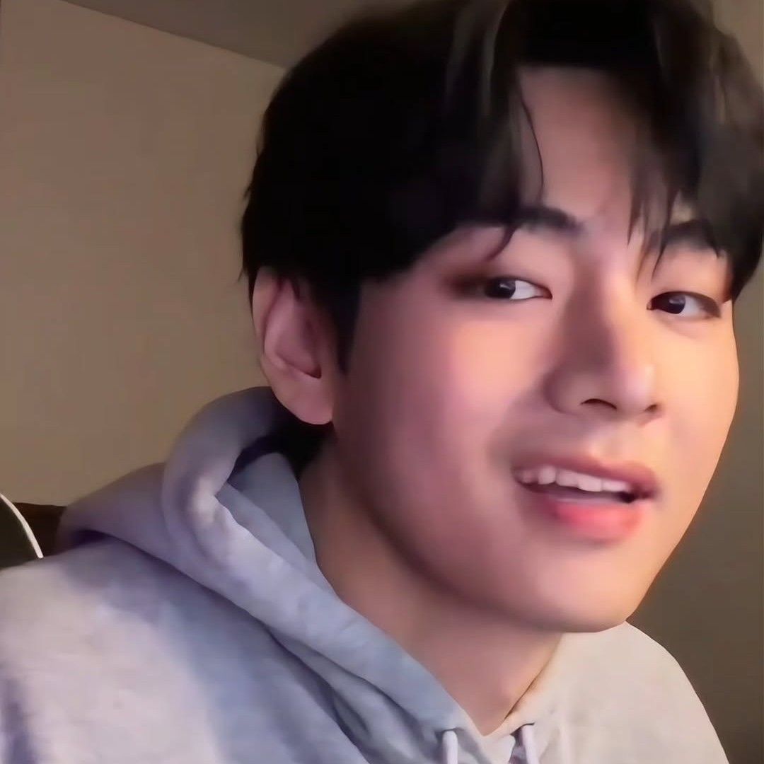 A moment captured by V (BTS)'s fan