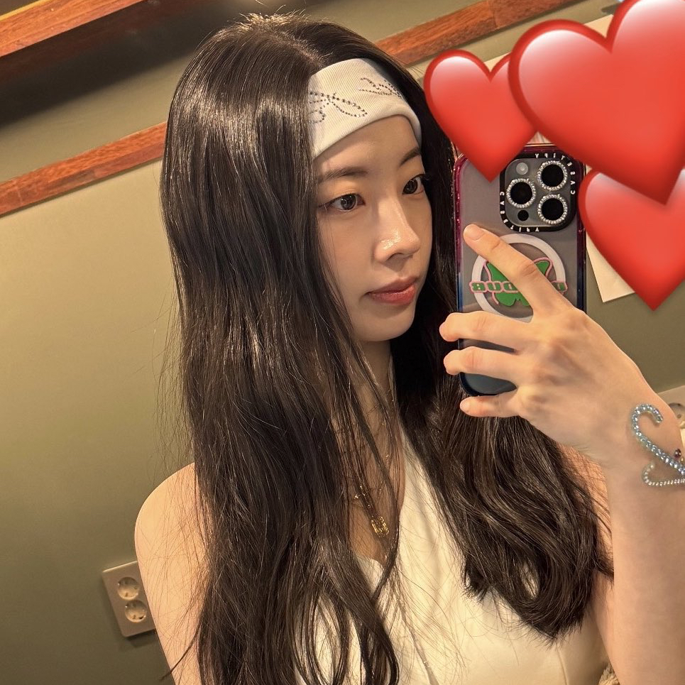 Behind-the-scenes cut of Dahyun (TWICE)