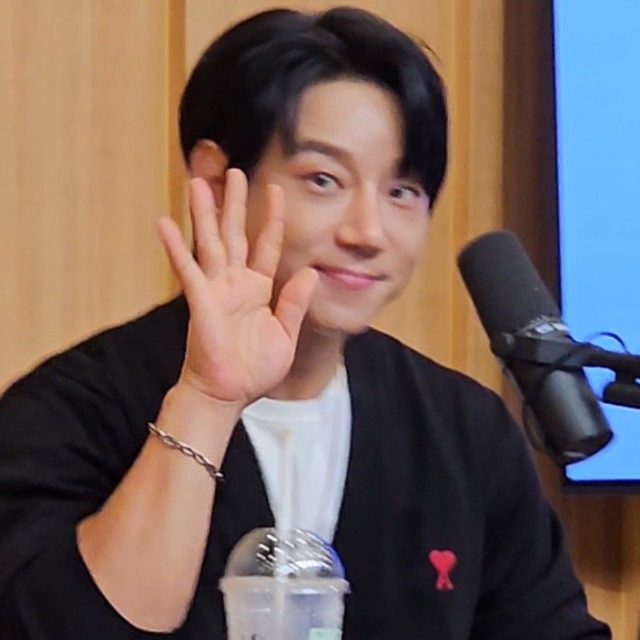 Latest photo of Hwang Chiyeol