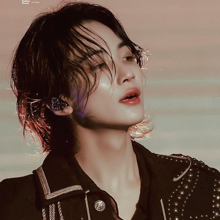 Recent activity shot of Jeonghan (SEVENTEEN)