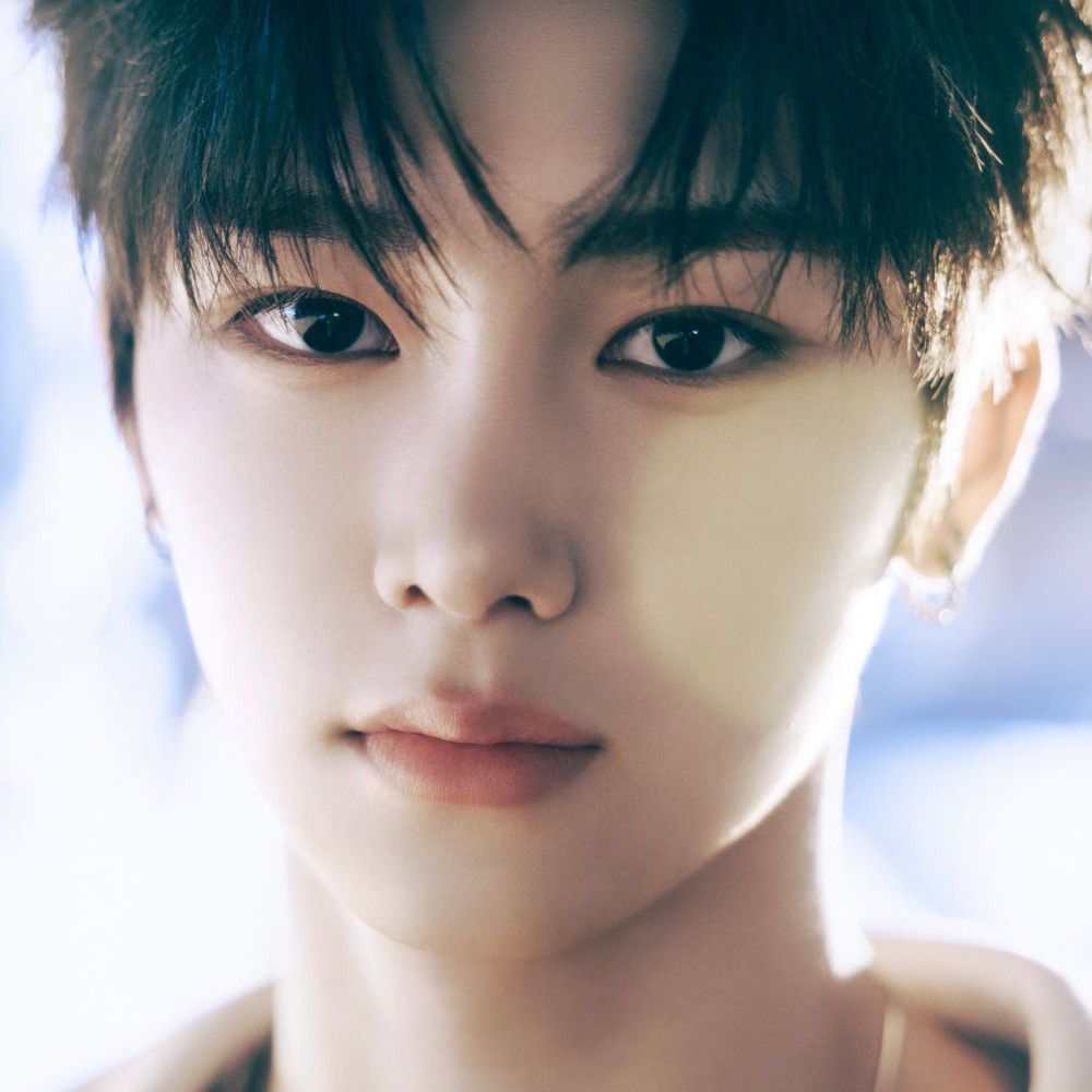 A moment captured by Zhou Anxin (ALPHA DRIVE ONE)'s fan