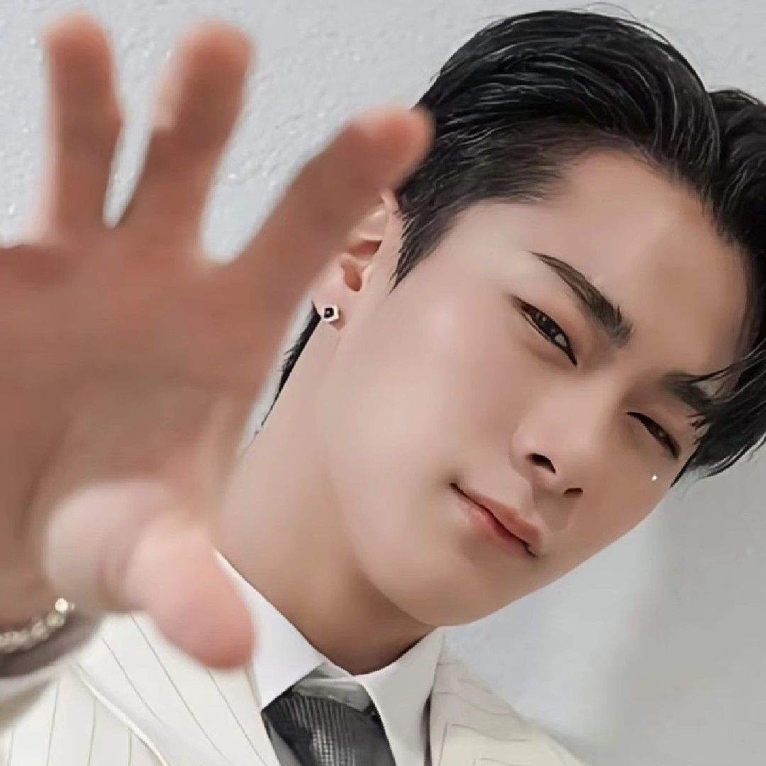 Latest photo of Moonbin (ASTRO)
