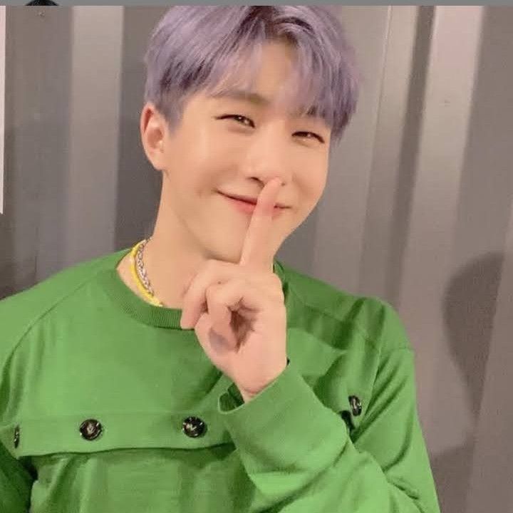 A moment captured by Jinjin (ASTRO)'s fan