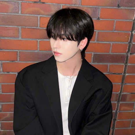 Behind-the-scenes cut of Hanjun (n.SSign)