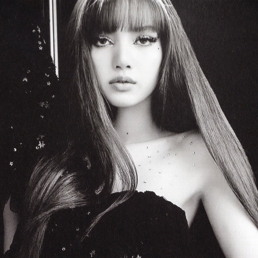 Behind-the-scenes cut of Lisa (BLACKPINK)