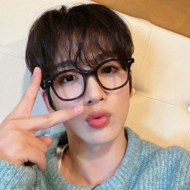 Latest photo of Kim Yohan (WEi)