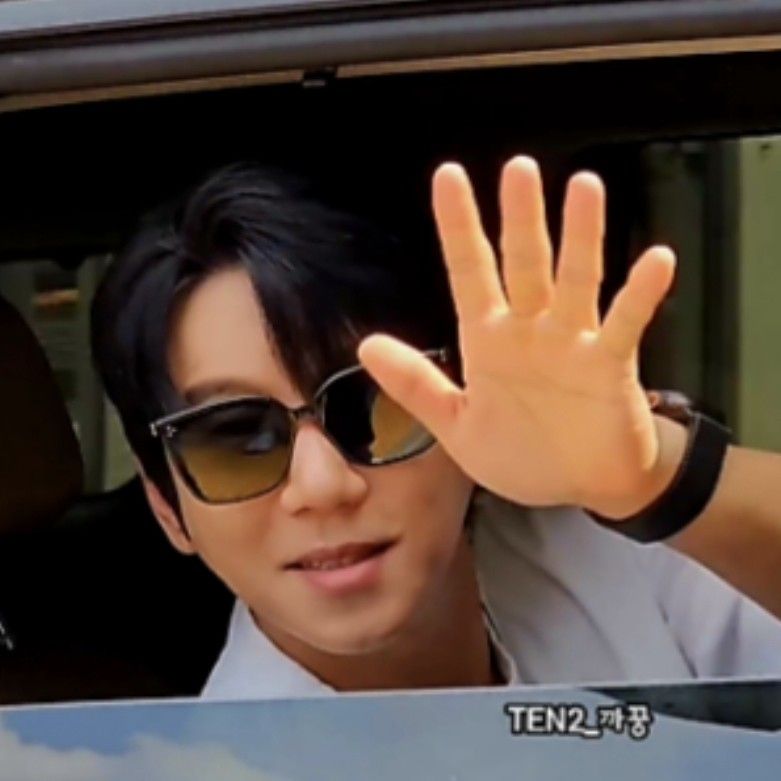 Recent activity shot of Hwang Chiyeol