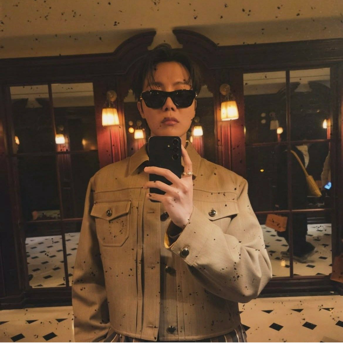 제이홉 (방탄소년단)의 최신 사진