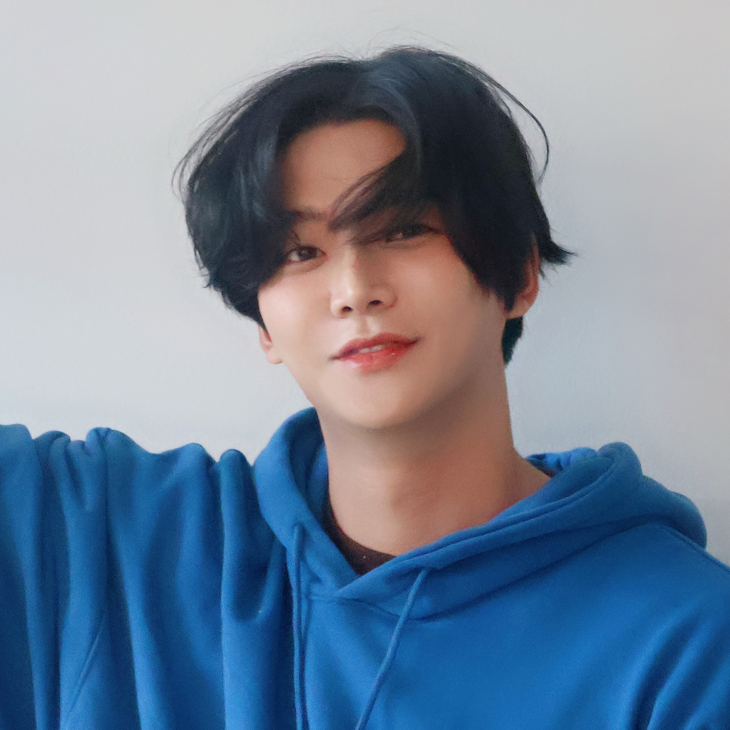 Behind-the-scenes cut of Rowoon