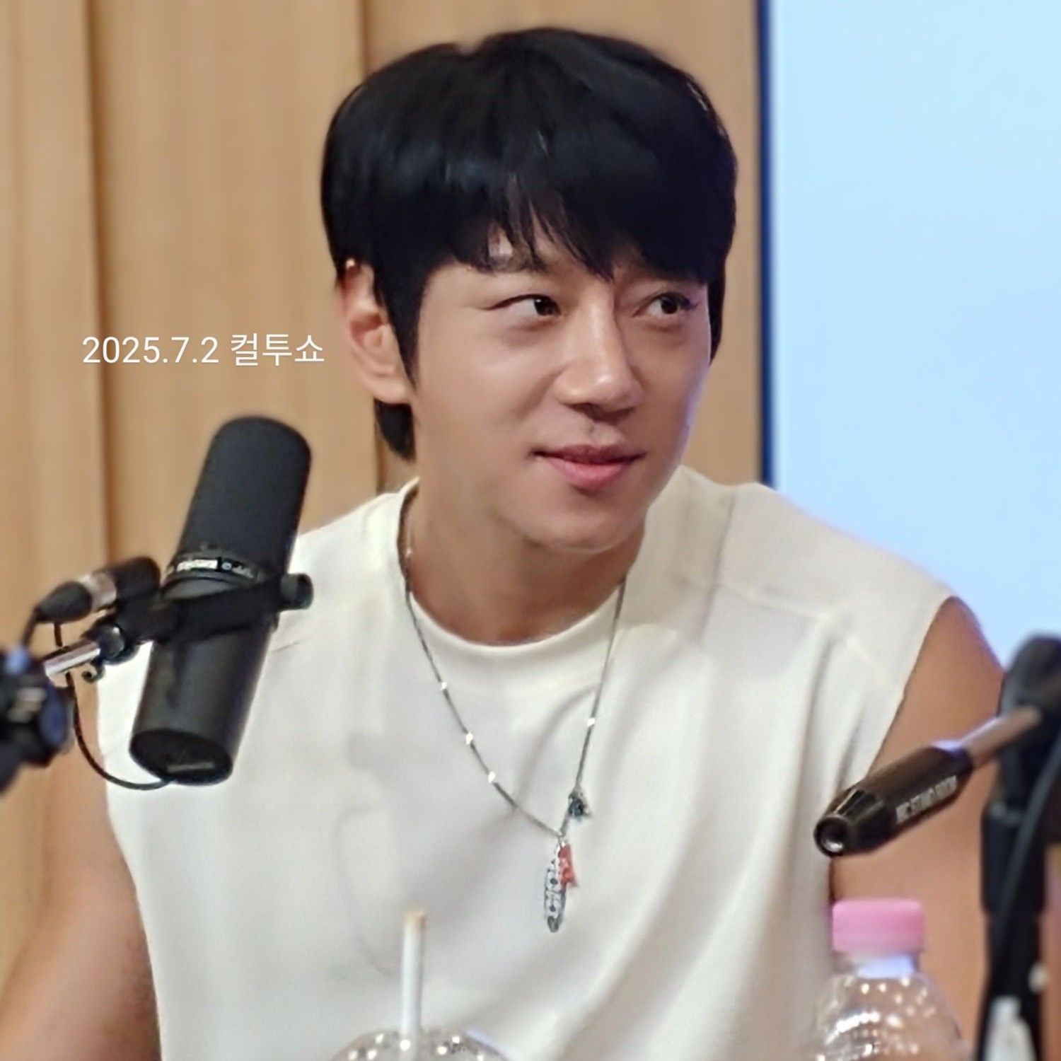 A moment captured by Hwang Chiyeol's fan
