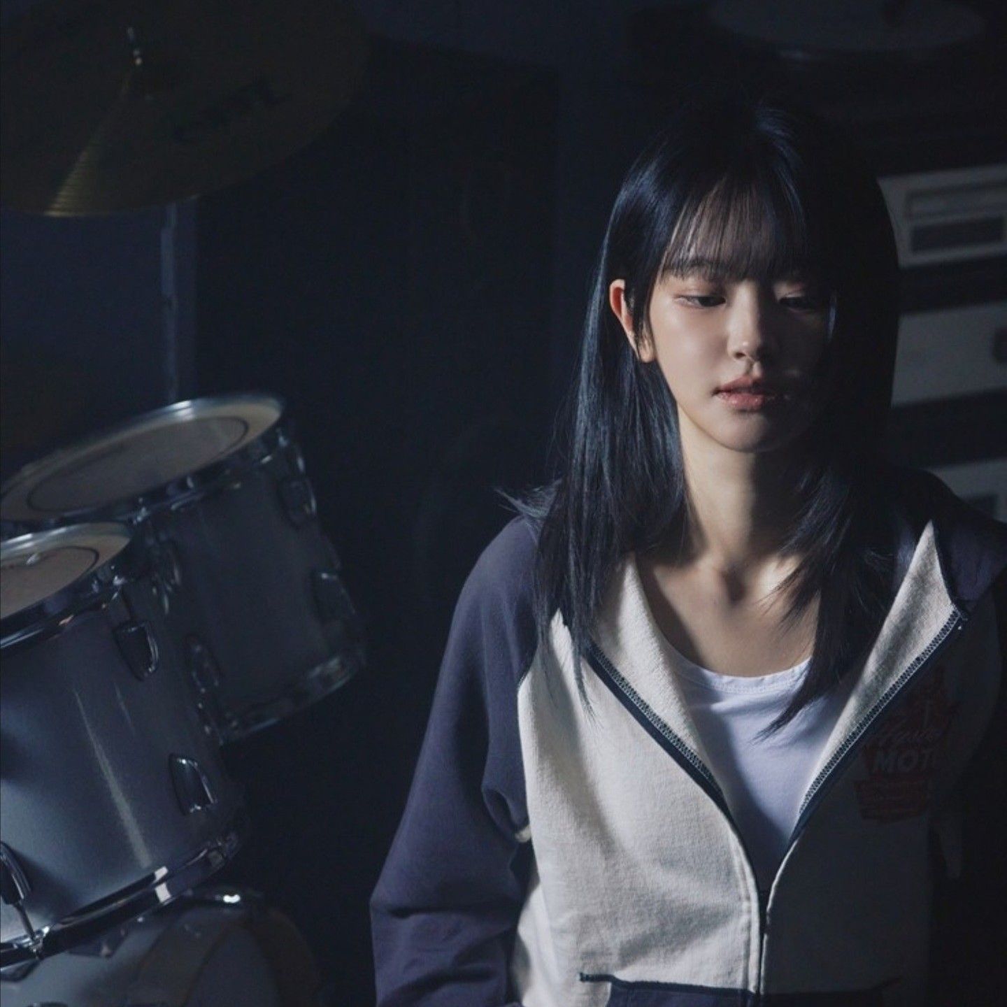 Behind-the-scenes cut of QWER