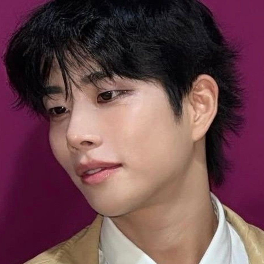 A moment captured by MJ (ASTRO)'s fan