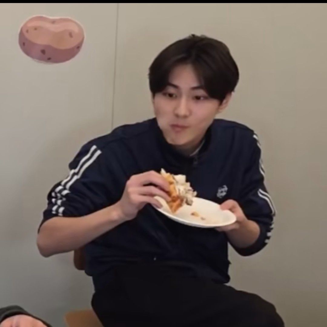 Latest photo of Jungwon (ENHYPEN)