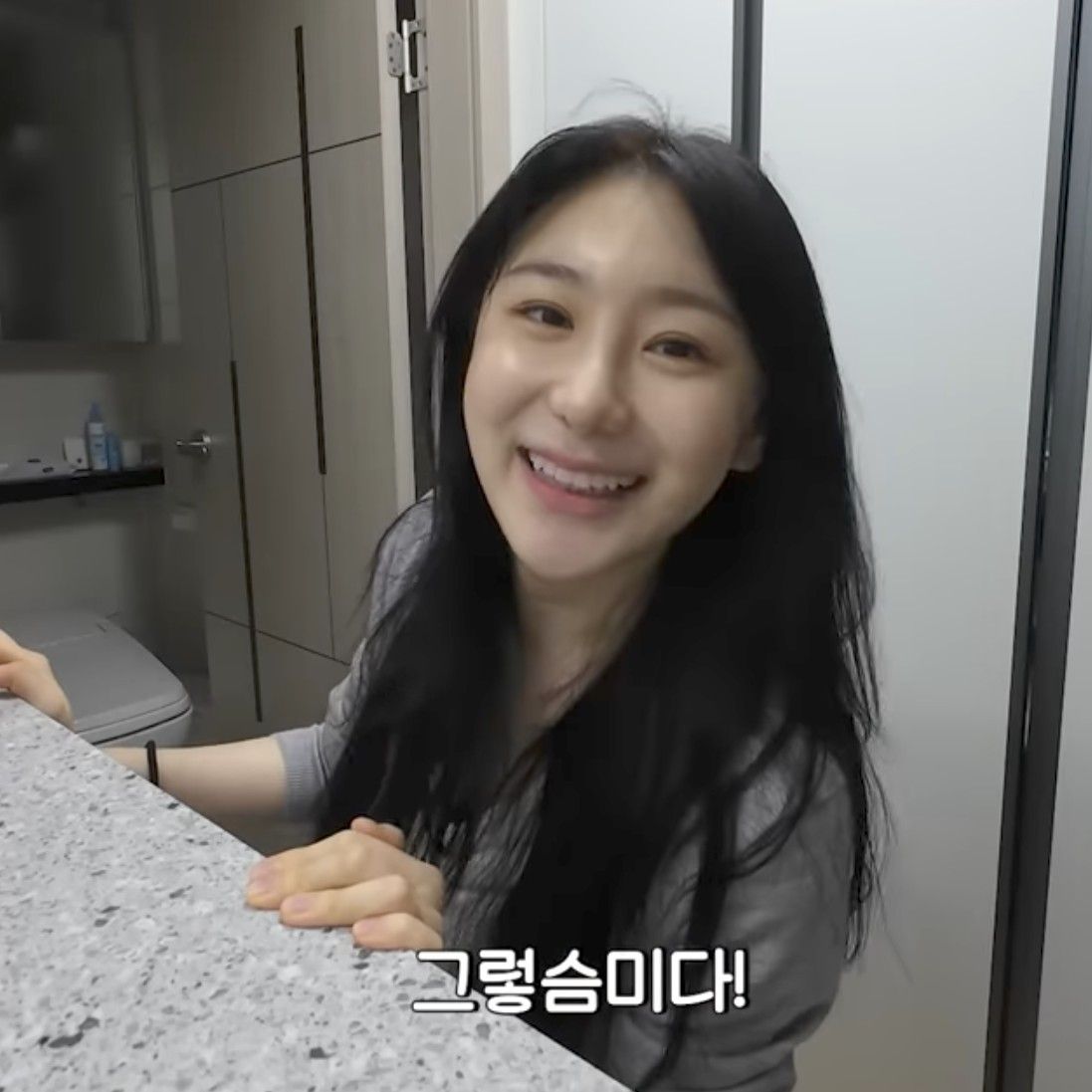 A moment captured by Lee Chaeyeon's fan