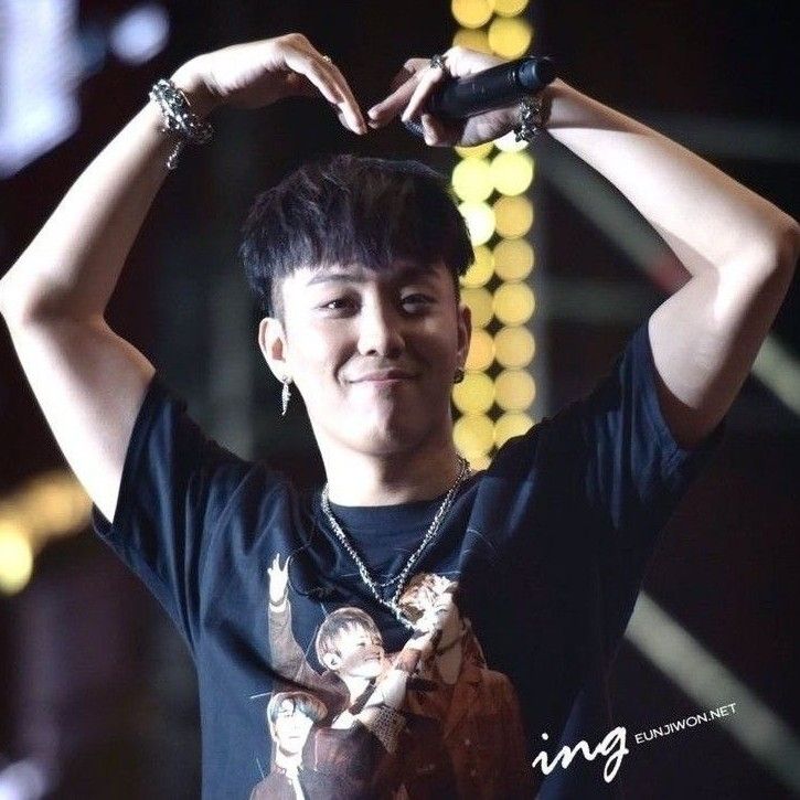 A moment captured by Eun Jiwon (SECHSKIES)'s fan