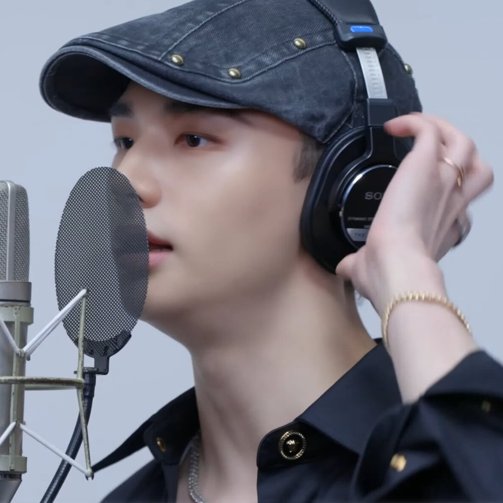 Latest photo of Hyunjin (Stray Kids)