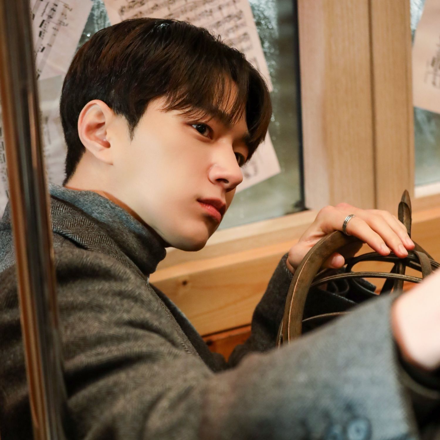 Behind-the-scenes cut of L (INFINITE)